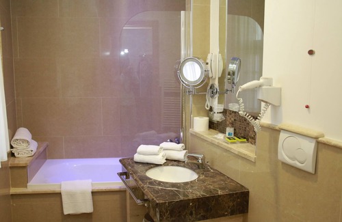 Brindisi Histotic Center Hotel | Elegant Palazzo Virgilio: 4-Star Comfort with Great Amenities
