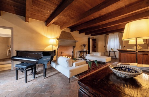 Montegridolfo Hotel | Enchanting Palazzo Viviani: Pool & Dining in Montegridolfo