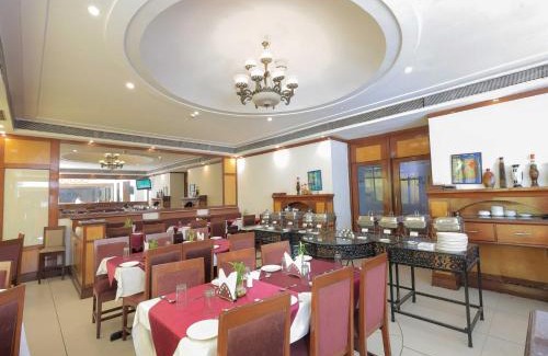 Sayajiganj Hotel | Cozy Palette Hotel Surya: Family-Friendly with Great Amenities