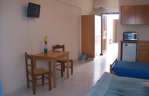 Paloi Hotel | Budget-Friendly Stay at Pali Nisyros Hotel with Breakfast