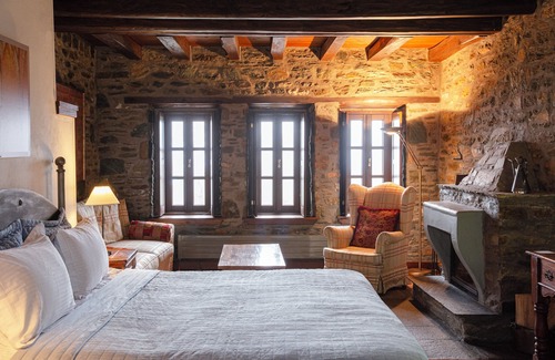 Agios Lavrentios Hotel | Unforgettable Stays at Palio Eleotrivio Guesthouse
