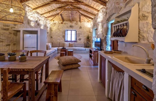 Neromilos House | Top-Rated Paliokaliva Village with Oceanfront Poolside Bliss