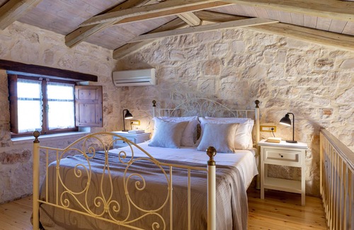 Neromilos House | Top-Rated Paliokaliva Village with Oceanfront Poolside Bliss