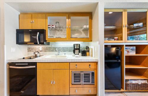 Olympic Valley Apartment | Exceptional Studio #207: 4-Star Stay with Hot Tub Access