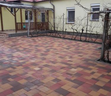Sarvar Apartment | Inviting Pallósi Ház "A" with Family-Friendly Amenities