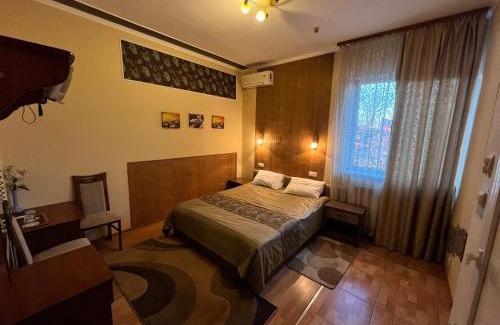 Vinnichki Hotel | Cozy Pallada Motel: Pet Friendly with Pool & Restaurant