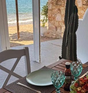 Daskalio Apartment | Explore Pallas Seaside: 4-Star Oceanfront Retreat