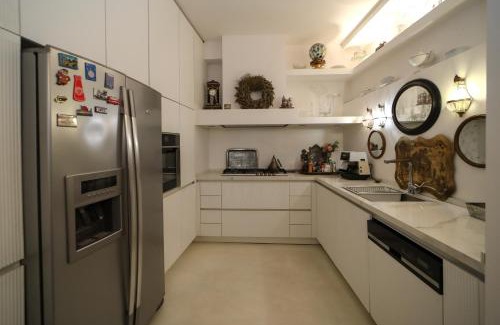 Centro Storico Nord Apartment | Elegant Stay at Pallata 52: Pet-Friendly with Breakfast