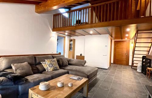 Sort House | Discover Paller de Bordalé: Family-Friendly with Breakfast