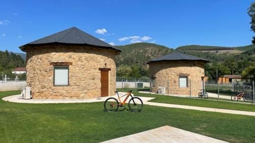Laza Apartment | Pallozas Turisticas Ridicodias - A Pedra: Pet-Friendly Haven