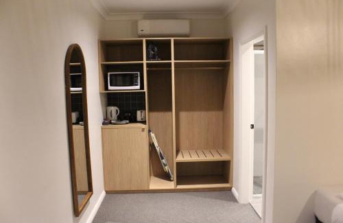 North Wagga Wagga Hotel | Discover Palm and Pawn Motor Inn: Family-Friendly Retreat