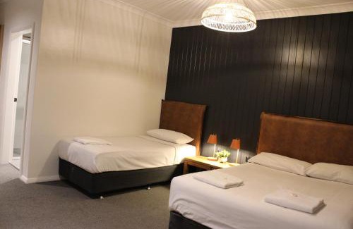North Wagga Wagga Hotel | Discover Palm and Pawn Motor Inn: Family-Friendly Retreat