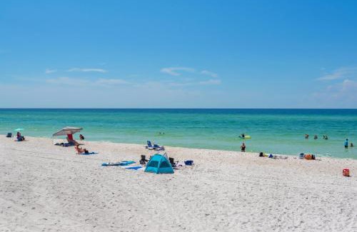 Pensacola Beach House | Comfortable Stay at Palm Beach Club with Pool & Family Fun
