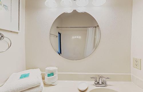 Pensacola Beach Apartment | Relax at Palm Beach Club #236 with Pool & Family Amenities