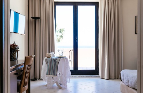 Casteldaccia Hotel | Relax at Palm Beach Club Casteldaccia with Ocean Views
