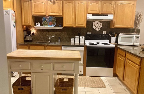 Juno Beach Apartment | Waterfront Paradise in North Palm Beach with Ocean View & Spa