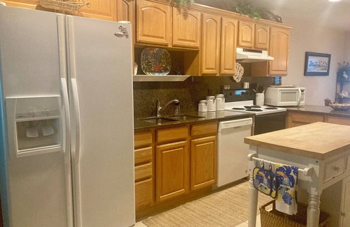 Juno Beach Apartment | Waterfront Paradise in North Palm Beach with Ocean View & Spa