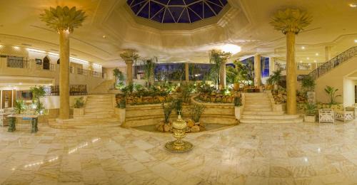 Tozeur Hotel | Elegant Palm Beach Palace Tozeur with Pool & Ocean View
