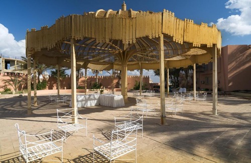 Tozeur Hotel | Elegant Palm Beach Palace Tozeur with Pool & Ocean View