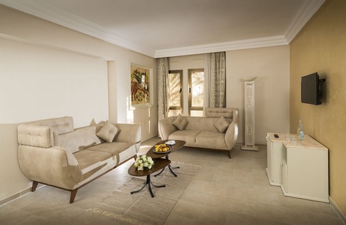 Tozeur Hotel | Relax at Palm Beach Palace Tozeur - 4-Star Oasis with Spa
