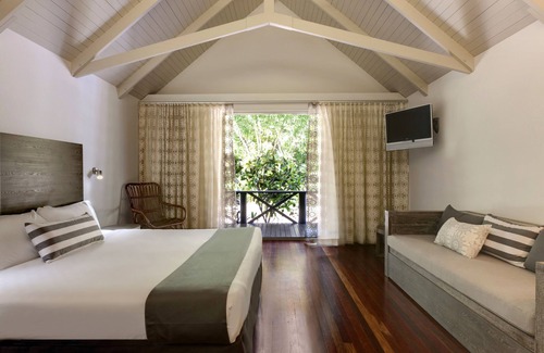Hamilton Island Hotel | Discover Palm Bungalows: Family-Friendly with Pool & Spa