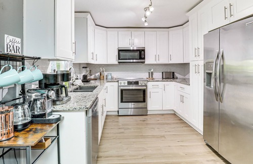 Palm Harbor House | Palm Coast Escape w/Outdoor Oasis: 6 Mi to Shore!