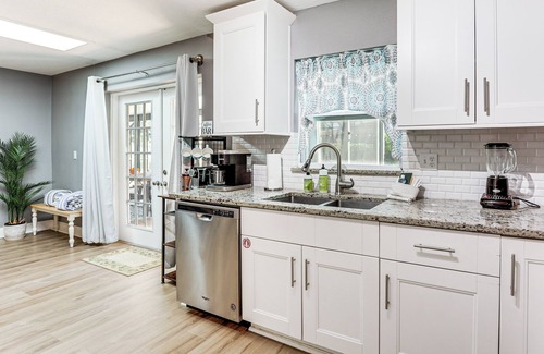 Palm Harbor House | Palm Coast Escape w/Outdoor Oasis: 6 Mi to Shore!