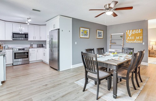 Palm Harbor House | Palm Coast Escape w/Outdoor Oasis: 6 Mi to Shore!