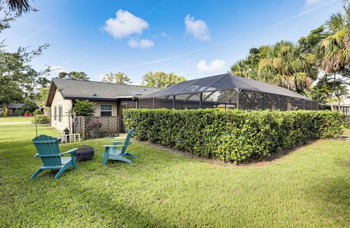 Palm Harbor House | Palm Coast Escape w/Outdoor Oasis: 6 Mi to Shore!