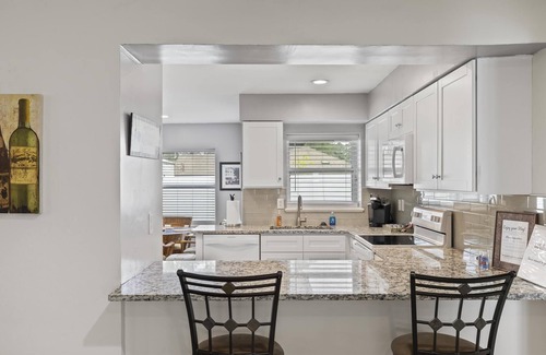 Indian Trails House | Relaxing Pool Home Retreat in Palm Coast with Spa & Breakfast