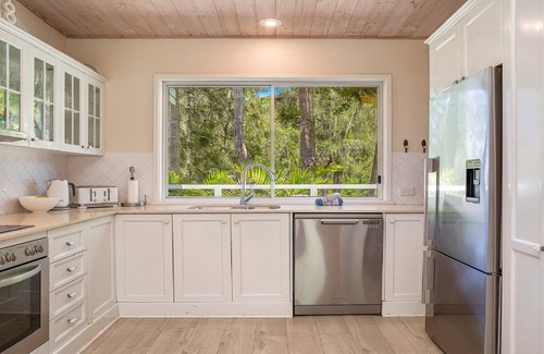 Umina Beach House | Palm Cove Retreat by HolidayCo.