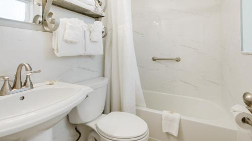 Belle Vista Hotel | Cozy Palm Crest Resort Motel with Private Beach and Ocean Views