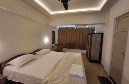 Colva Apartment | Pet-Friendly Retreat at Palm Crest: Family Fun Awaits
