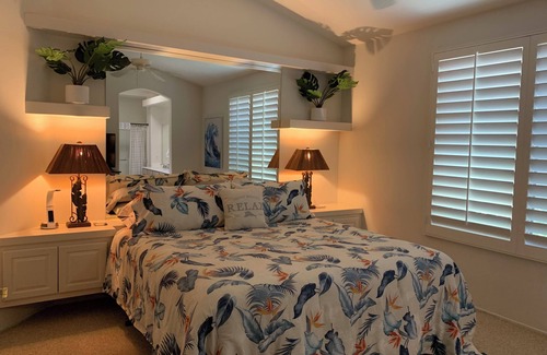 Palm Desert Resort | Relax at Palm Desert Oasis Country Club Resort Getaway