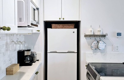 Palm Desert Condo | Palm Desert Studio at Shadow Mountain Resort.steps to El Paseo's Charms