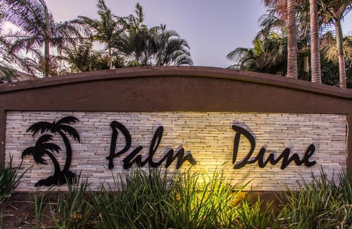 Blythedale Cabin | Relax at Palm Dune Beach Lodge with Pool & Breakfast