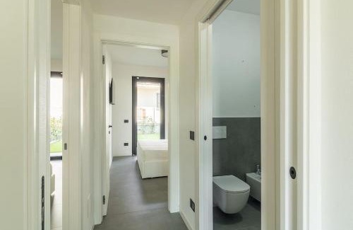 Lugana Apartment | Elegant Palm Easy Sirmione: 4-Star Oceanfront Retreat