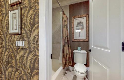 Holmes Beach Apartment | Discover Palm Gables 106: Top-Rated Family-Friendly Stay