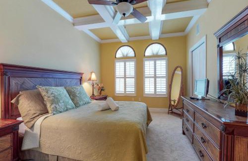 Holmes Beach Apartment | Discover Palm Gables 106: Top-Rated Family-Friendly Stay