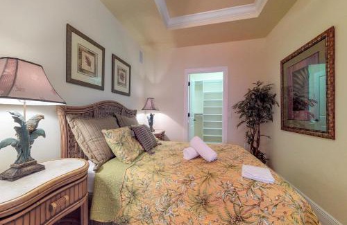 Holmes Beach Apartment | Discover Palm Gables 106: Top-Rated Family-Friendly Stay