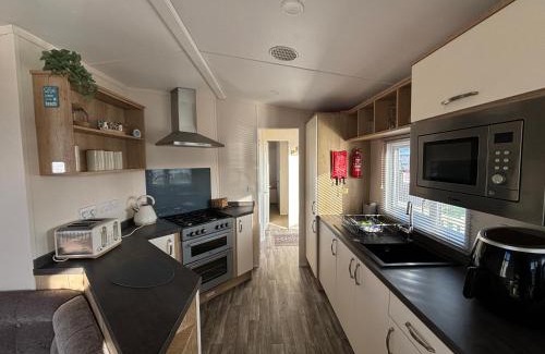 Chapel Saint Leonards Apartment | Golden Palm Resort: Family-Friendly Stay in Chapel St Leonard's