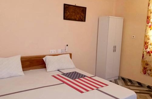 Busua House | Pet-Friendly Palm Grove Lodge with Private Beach Access