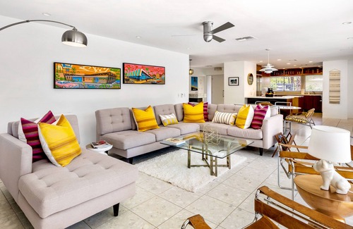 Vista Las Palmas House | Experience Palm Grove: Family-Friendly Retreat with Pool