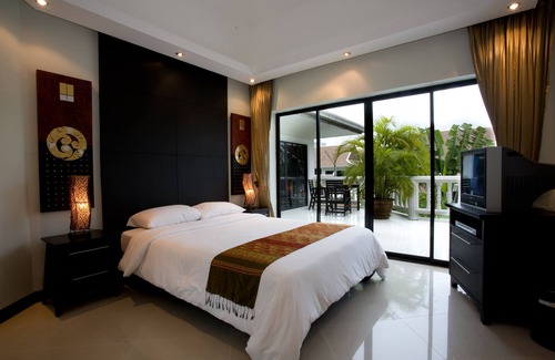 Na Chom Thian Hotel | Relax at Palm Grove Resort with Pool and Family Amenities