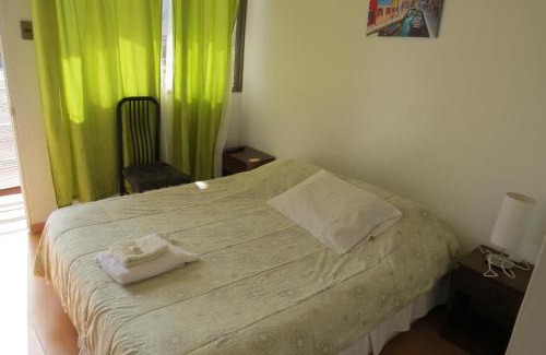 Cavancha House | Cozy Palm Hostal: Family-Friendly with Kitchen Amenities