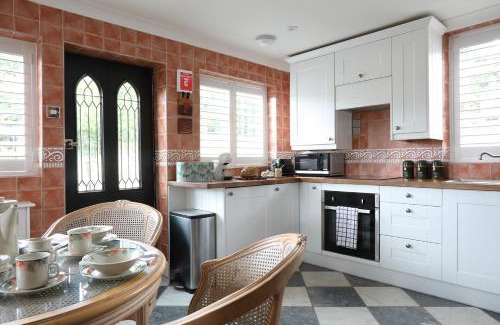 Redbrook Apartment | Dog-Friendly Wye Valley Country House with Ocean Views