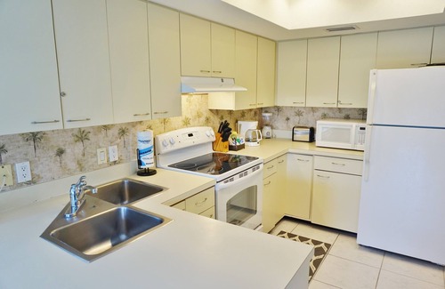 Palm Island Villa | Elegant Palm Island 1 Bedroom Deluxe Villa with Oceanfront Views
