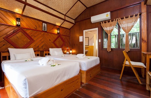 Koh Tao Resort | Cozy Stay at Palm Leaf Resort with Ocean View Dining