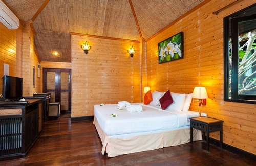 Koh Tao Resort | Cozy Stay at Palm Leaf Resort with Ocean View Dining
