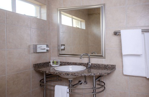 Lephalale Hotel | Relax at Palm Park Hotel: Pool, Spa & Family-Friendly Fun